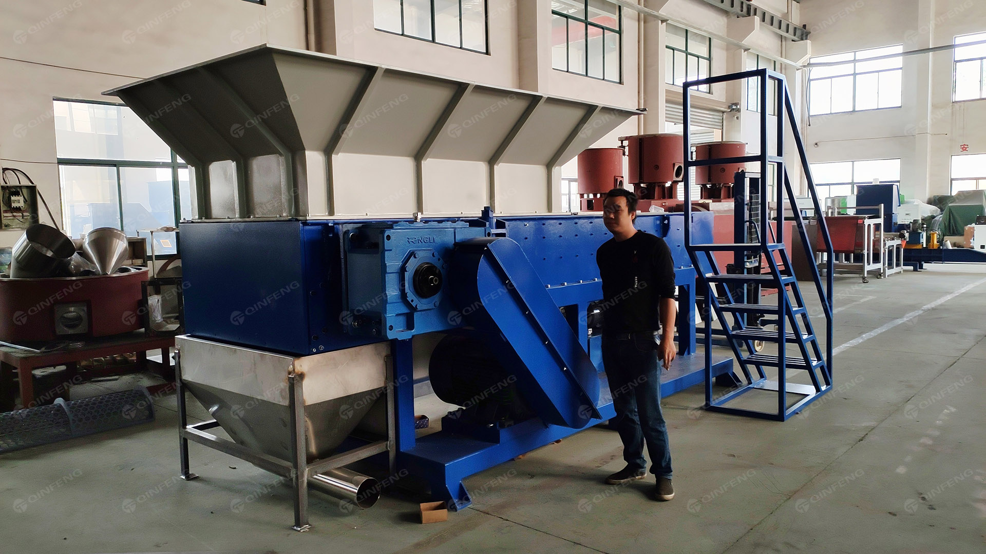 應(yīng)對(duì)包裝行業(yè)中的廢棄泡沫材料:秦風(fēng)機(jī)械的創(chuàng)新回收解決方案