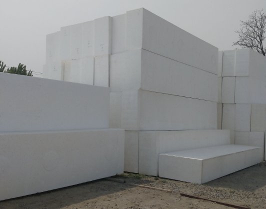 泡沫廢塑料材料的優(yōu)缺點:探索秦風(fēng)機(jī)械的回收解決方案